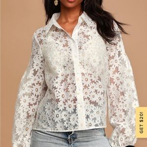 Lulu‘s white sheer floral lace button up top